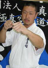 山崎栄治